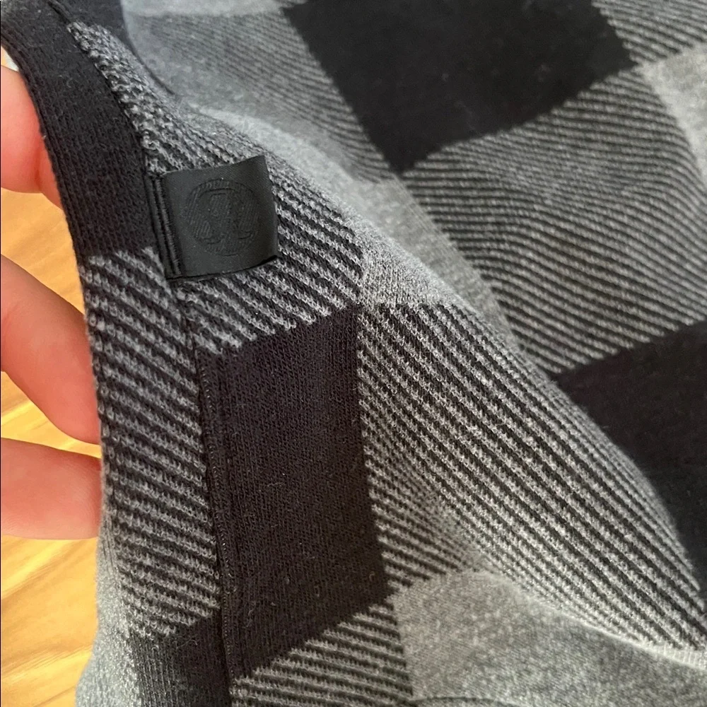 lululemon athletica socket over shirt Black and Gray Checkered size XS - Picture 7 of 8